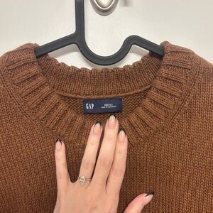 GAP Women's Crewneck Sweater in Warm Chestnut Brown